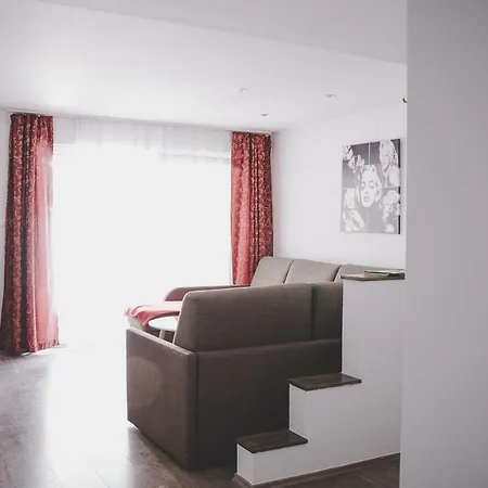 Apartma Trebusca アパート